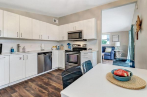 Tropical Beach Bungalow Up - 3 bedrooms - Across Street from Beach - Deck
